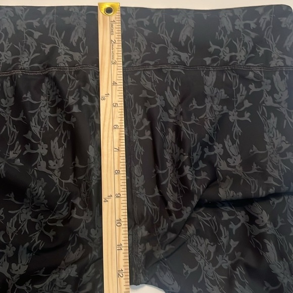Fabletics Black Petal Define PowerHold® Mid-Rise Legging Size L - Picture 7 of 12